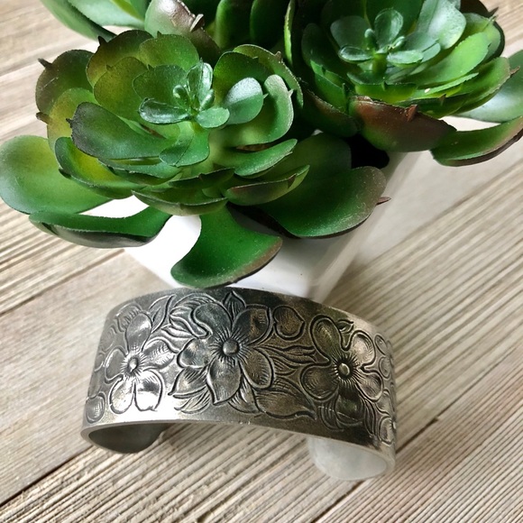 SALISBURY PEWTER Jewelry - SALISBURY PEWTER Cuff Bracelet